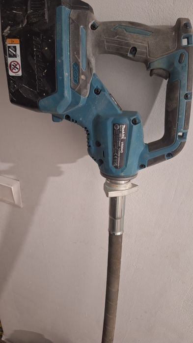 Corp Vibrator beton makita 40v VR004