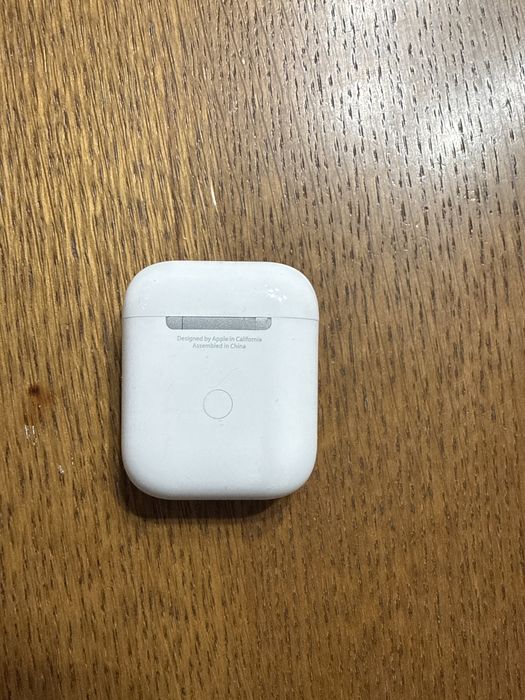 Apple AirPods 2-го поколения