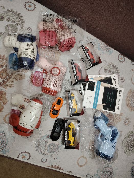 Игрушки и рюкзаки