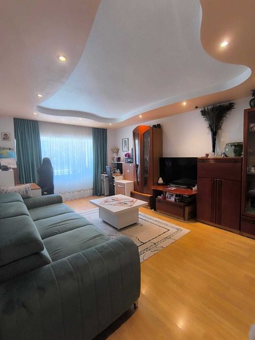 Proprietar – Vând apartament 3 camere decomandat, etaj 2, Obcini (Suceava) – 68 mp