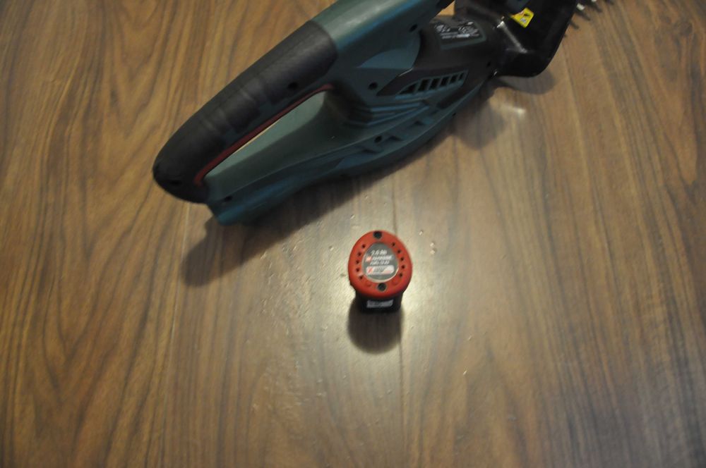 trimmer foarfeca tuns gardul Parkside 12v