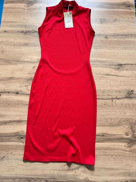 Продаю красное платье