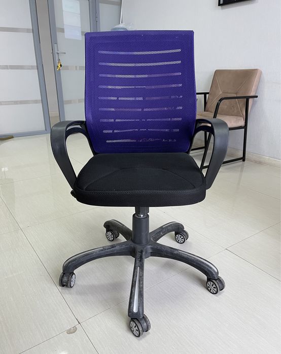 Продам кресло на колесиках для офиса