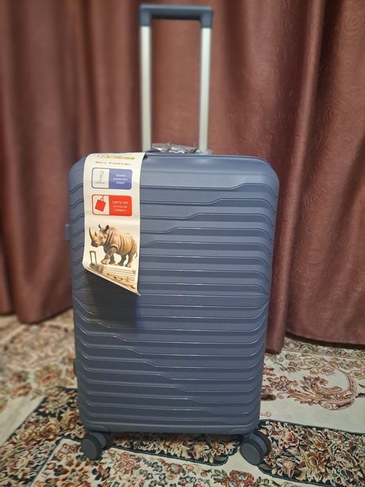 Продам , новый чемодан