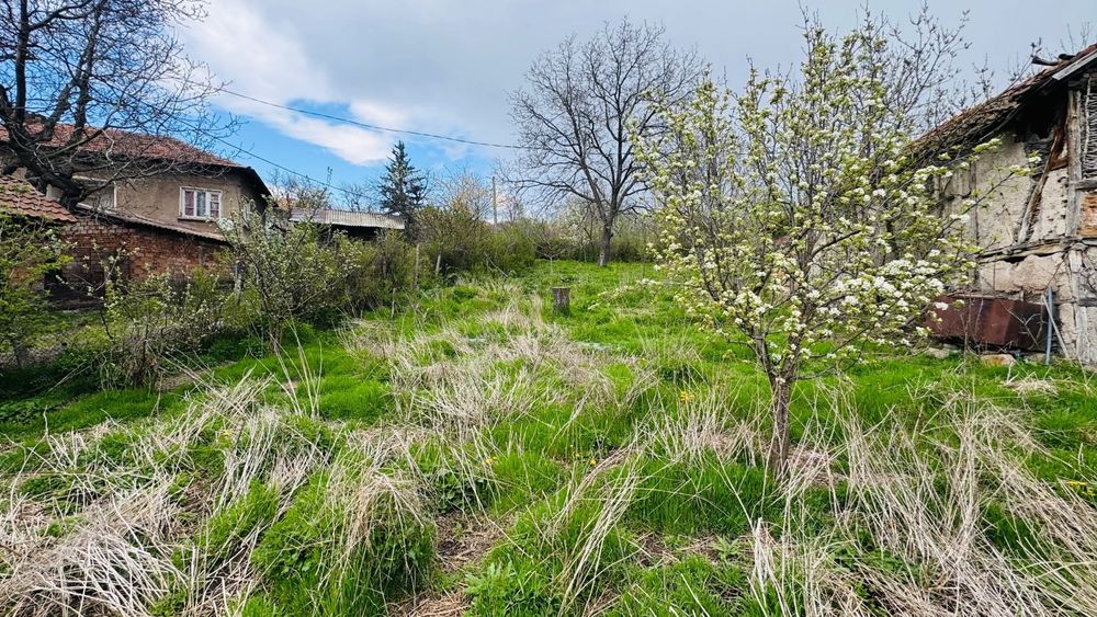 Къща в Перник, област-с.Дивотино площ 68 цена 60000