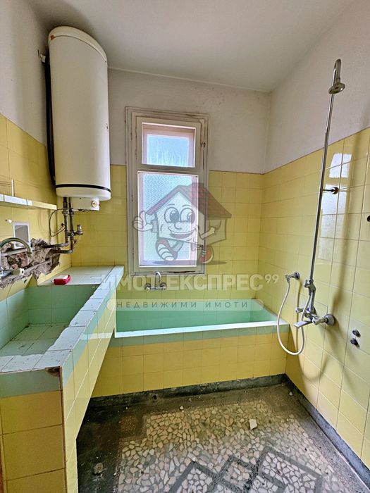 Продава се Многостаен апартамент в Асеновград - 145 кв.м за 725 €/кв.м - Снимка #19