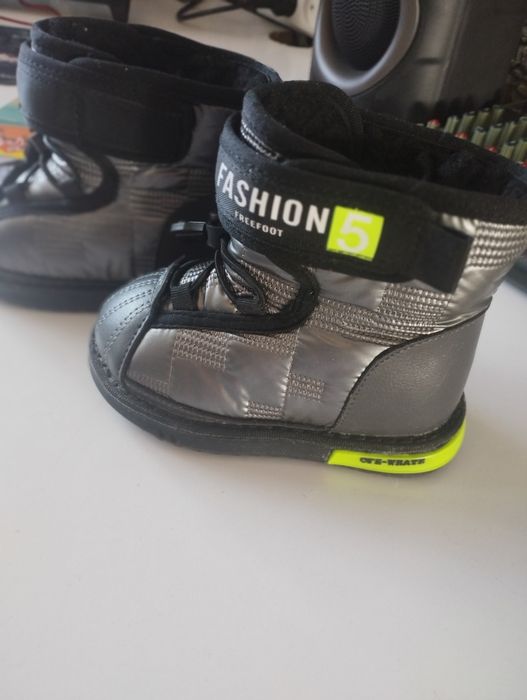 Продам новые зимние ботинки