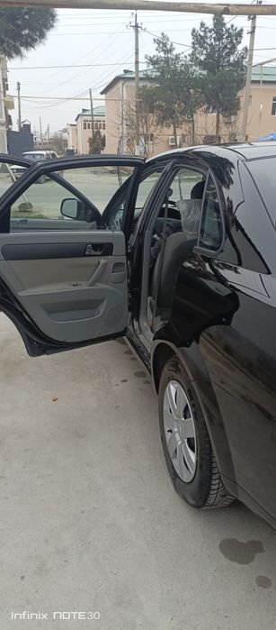 Moshinga 4 ta archa balon taqilgan mejkar Pult quyilgan