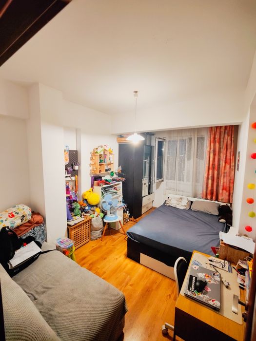 Apartament 3 camere + Loc de parcare- Direct proprietar