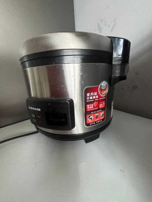 Продаётся электрическая рисоварка