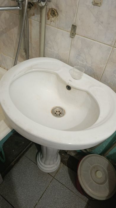 Продам умывальник "Тюльпан"