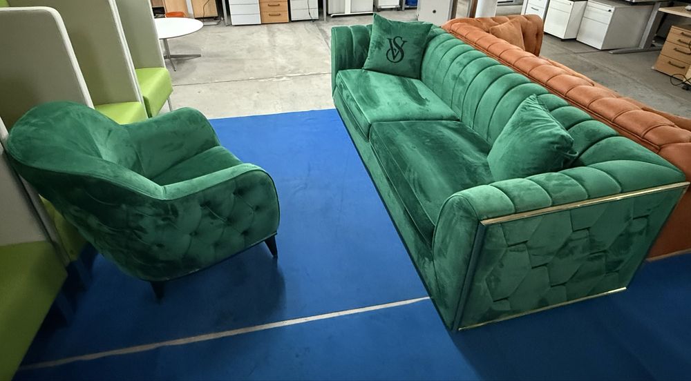 Италиански ликсозен и модерен диван триместен с фотьойл зелено кадифе