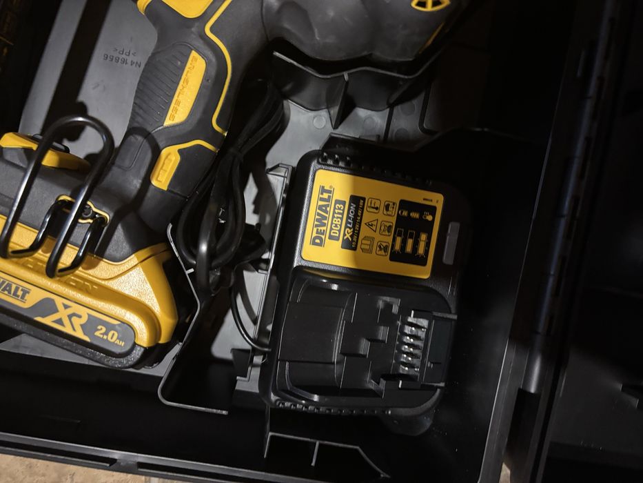 Гаоздезабивный пистолет DeWALT DCN660D2