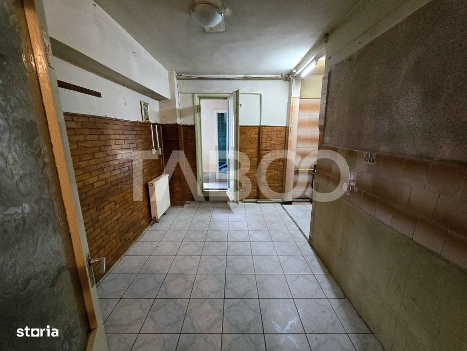 Apartament decomandat 4 camere 4 balcoane 2 bai etaj 1 Central Sibiu — fotografia 3