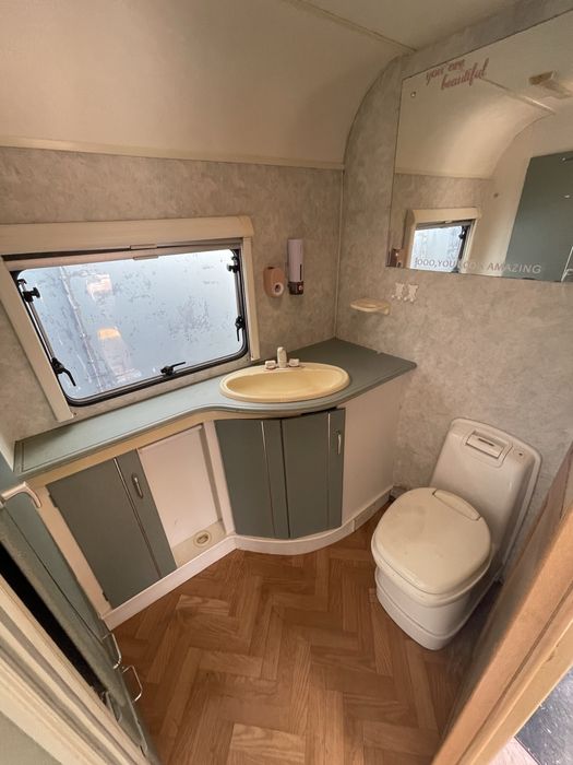 Rulotă Sterling Voyager 460 NT | Baie + Duș | Frigider | Foarte spațioasă