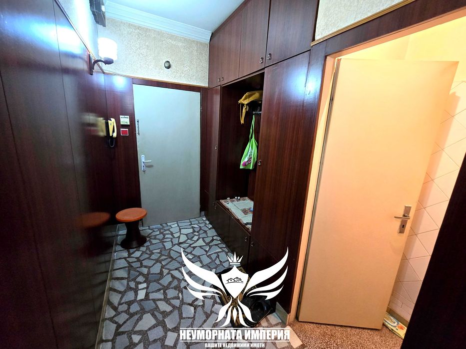 Продавам тристаен/четиристаен апартамент с площ от 94кв.м. на 5етаж в  град Пловдив квартал Тракия