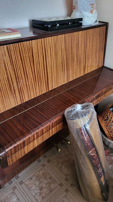 Домашнее вещи, посуда,  книги, хрусталь, ковры