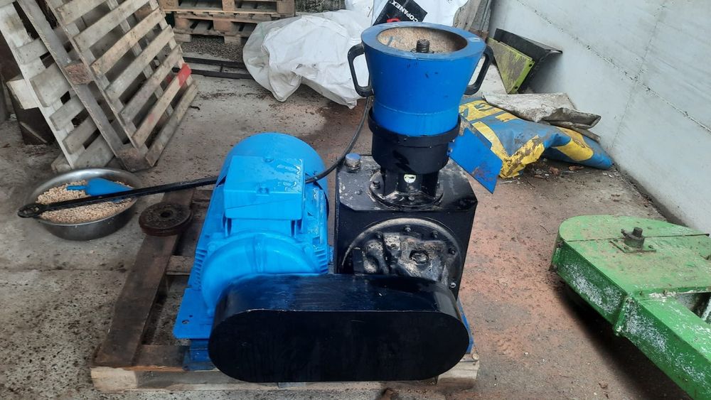 Presa peleti si masa vibranta