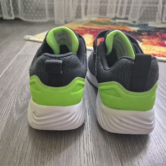 Adidasi Skechers marimea 32.