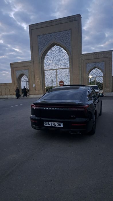 Автомашини Бестуне б70