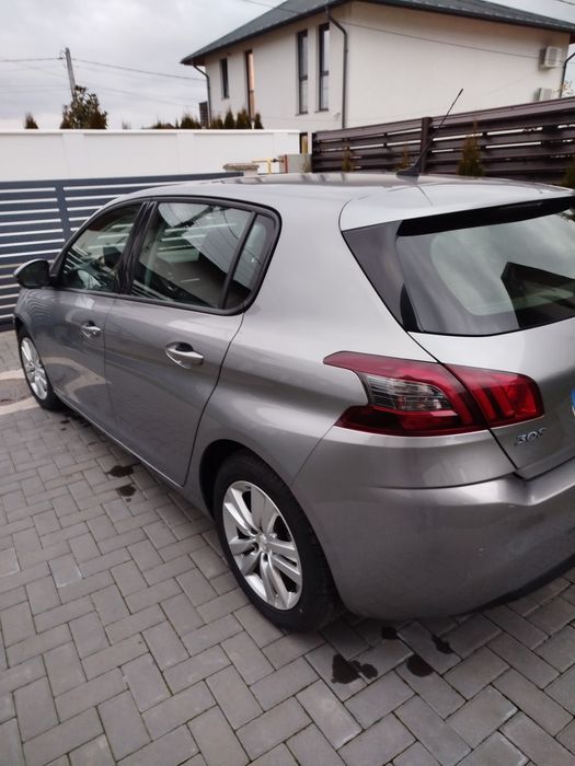 Vând Peugeot 308,Blue Hdi 100