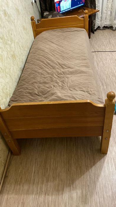Продам две кровати деревянные по 20 тыс