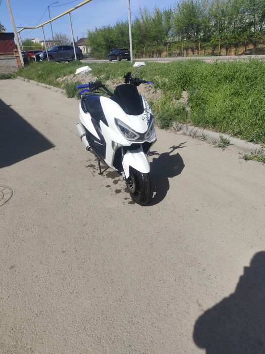 Продам макси скутер