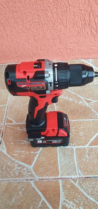 Masina de găurit si înșurubat cu percuție Milwaukee