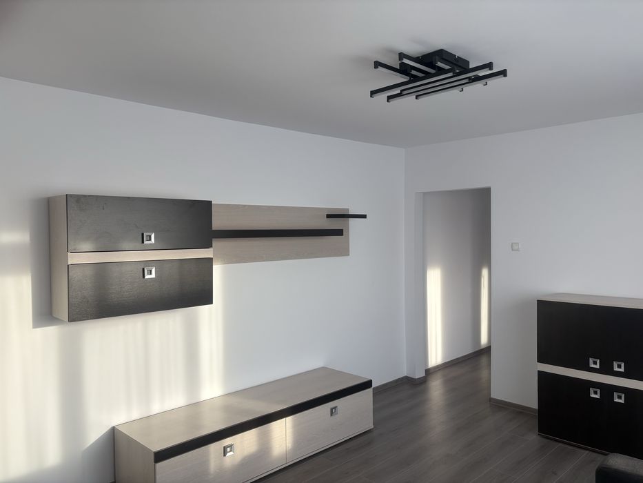 Inchiriez apartament 3 camere