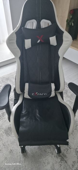 Scaun gaming eXracer – confortabil, complet funcțional