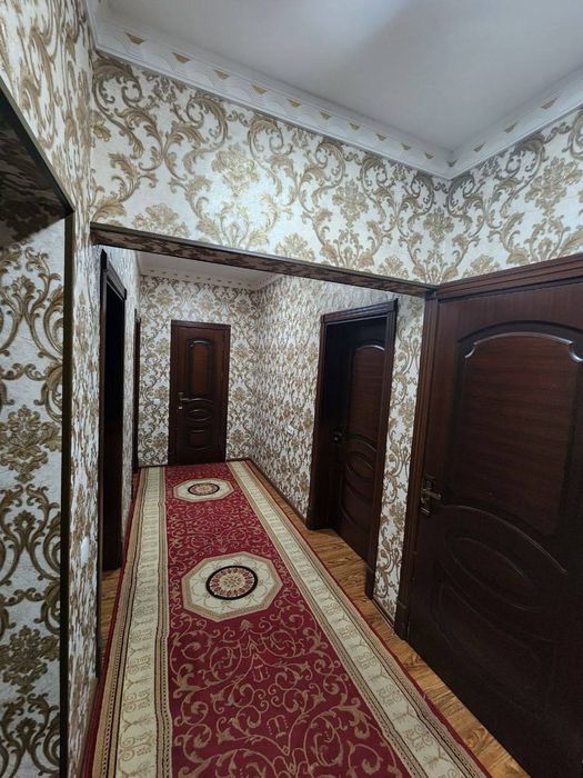 Dom sotiladi 4 hona 2 ta sanuzel 9 etaj 7 etaji