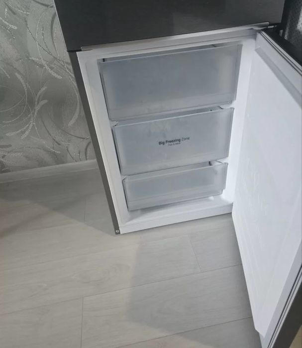 Холодильник LG серый