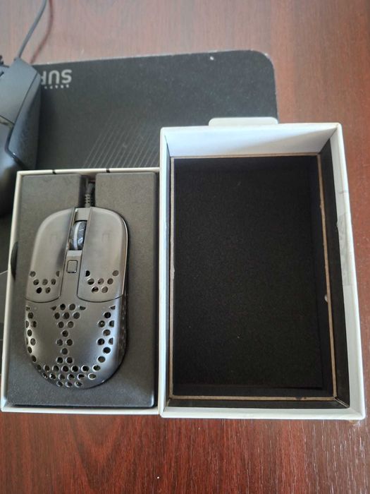 mouse gaming nou xtrfy MZ1 RGB nu a fost folosit doar 100 de lei