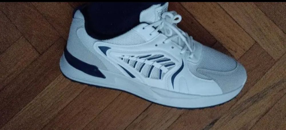 Продам Кроссовки