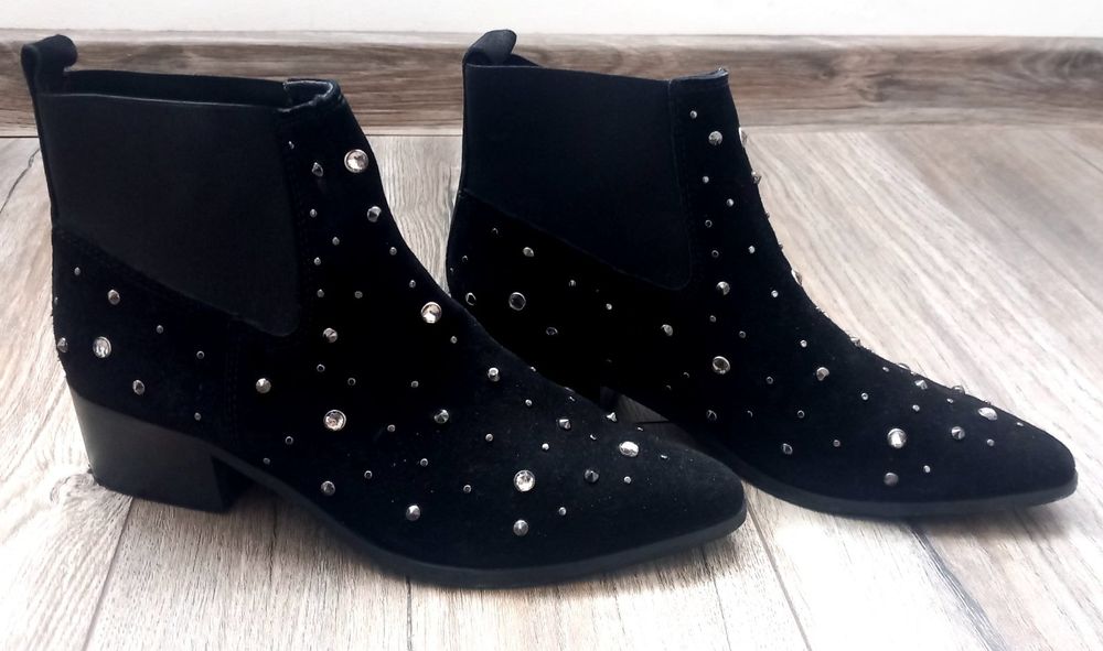 Уникални велурени боти