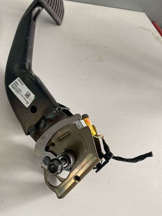 Pedala acceleratie VOLVO XC60 2020+ 32264703