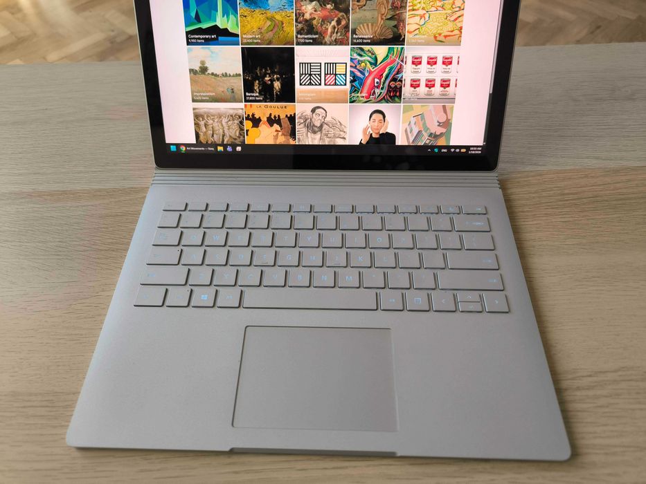 Microsoft Surface Book 2 i5-8g / 8/256