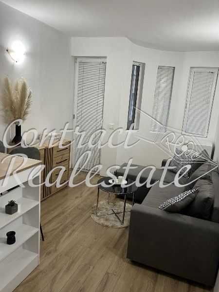 Дава се под наем Едностаен апартамент в Варна, Колхозен пазар - 26 кв.м за 298.86 € - Снимка #1