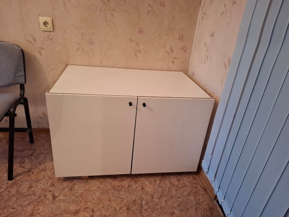 Продам тумбу белую