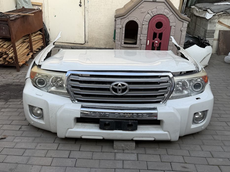 Toyota Land Cruiser 200