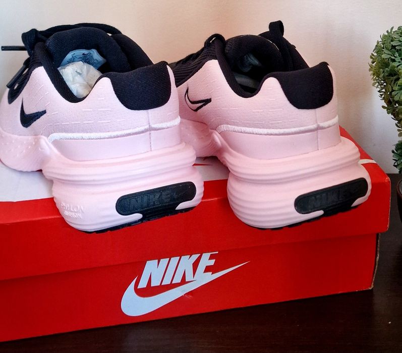 Nike Uplift Sc нови