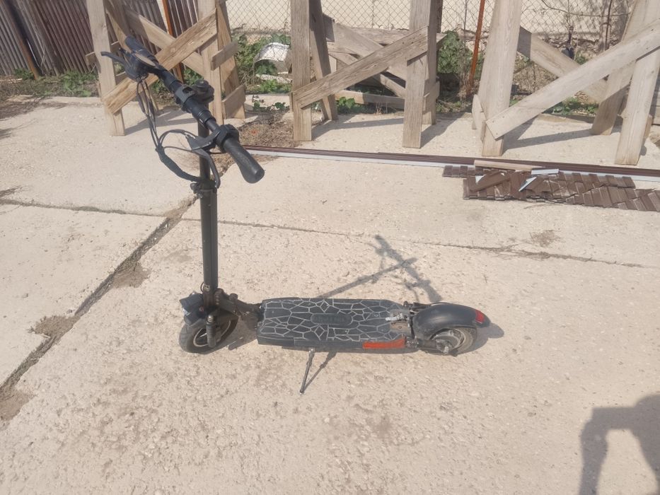 (ТОРГ)Электросамокат в нормальном состаянии