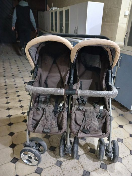 Продаётся двухместная коляска для двойни/погодок!