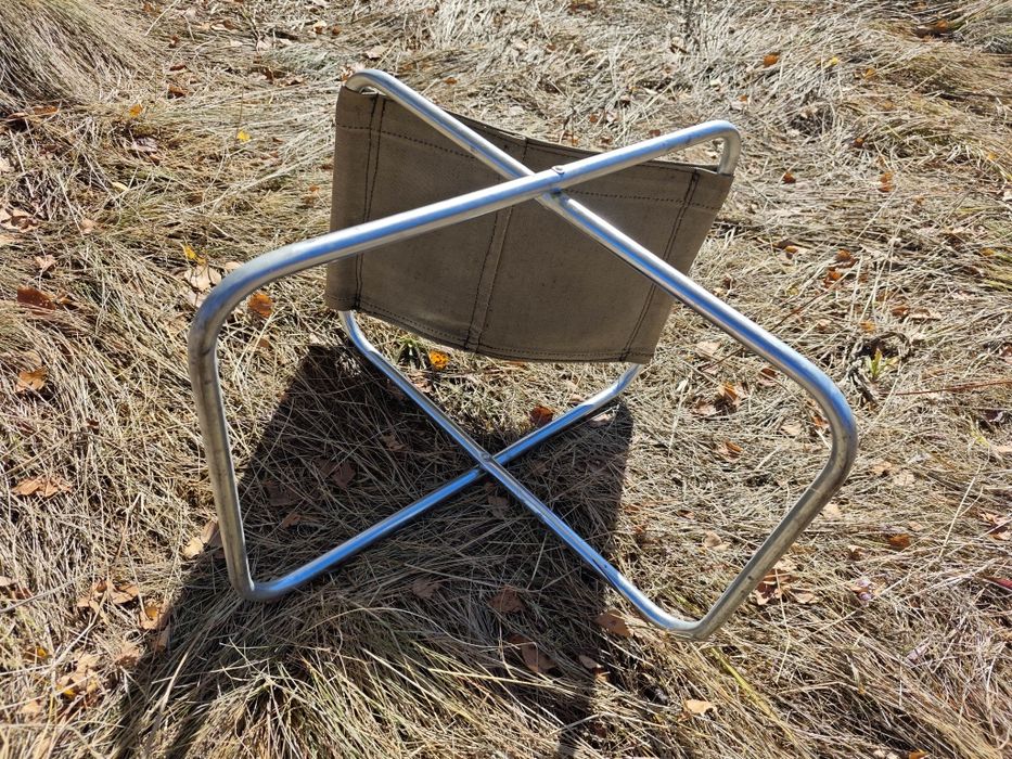 Продавам походно легло и два стола