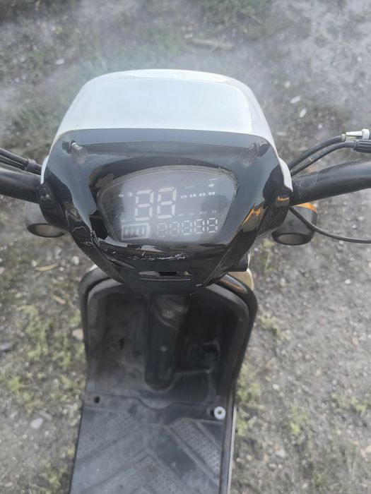 Продам электроскутер Торг есть