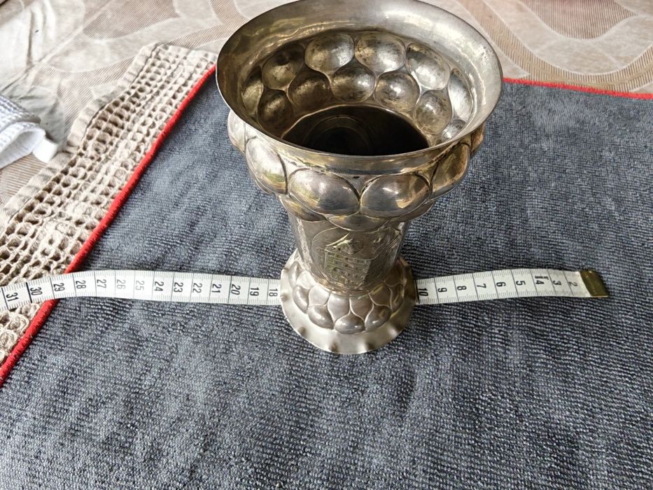 Продавам сребърна чаша