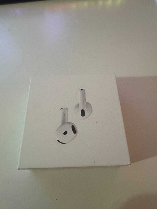 AirPods 4 с Active Noise Cancellation - перфектен избор за подарък