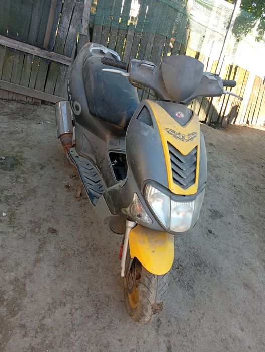 Vând scuter Kymco defect