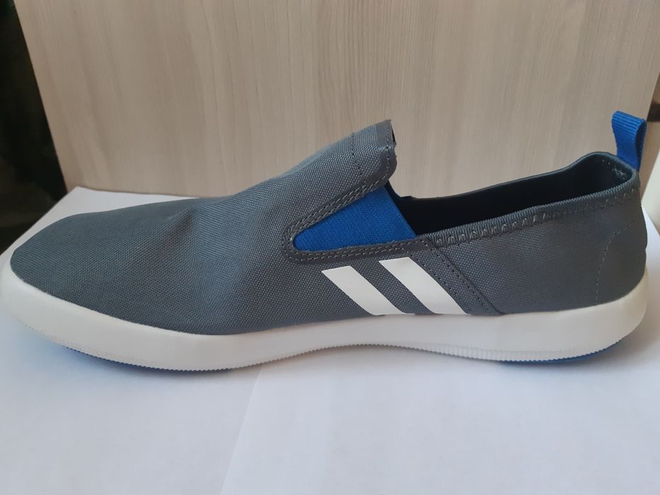 Продам новые макасы. Сандали.