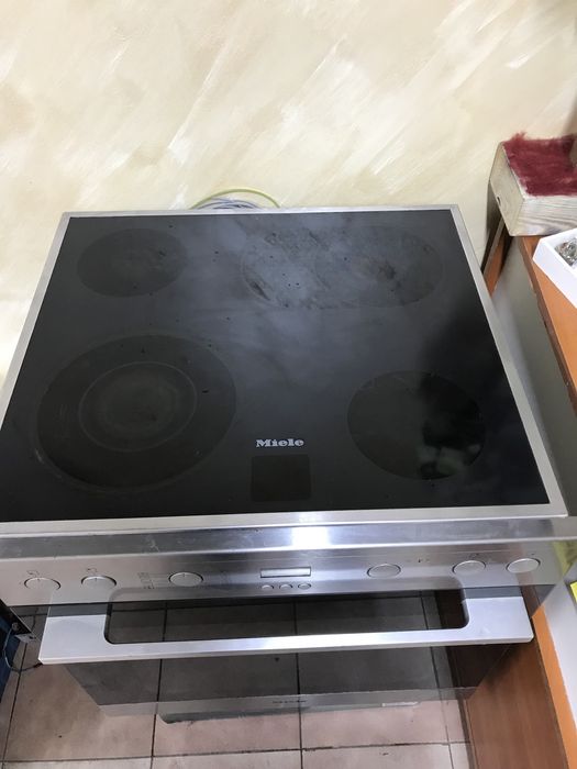 фурна за вграждане Miele